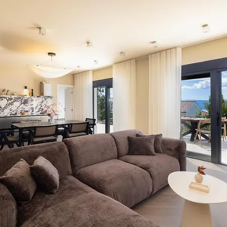 Belo Krug * Jesenice (Split-Dalmatia)