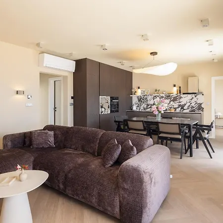 Villa Belo Krug Jesenice (Split-Dalmatia)