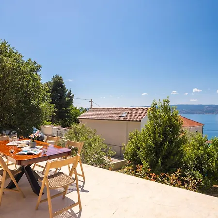 Villa Belo Krug Jesenice (Split-Dalmatia)