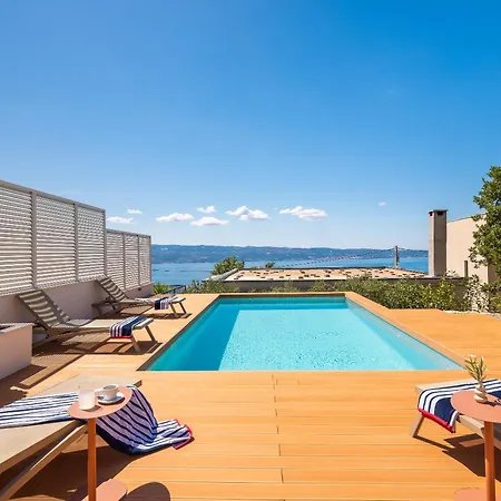 Belo Krug Villa Jesenice (Split-Dalmatia)